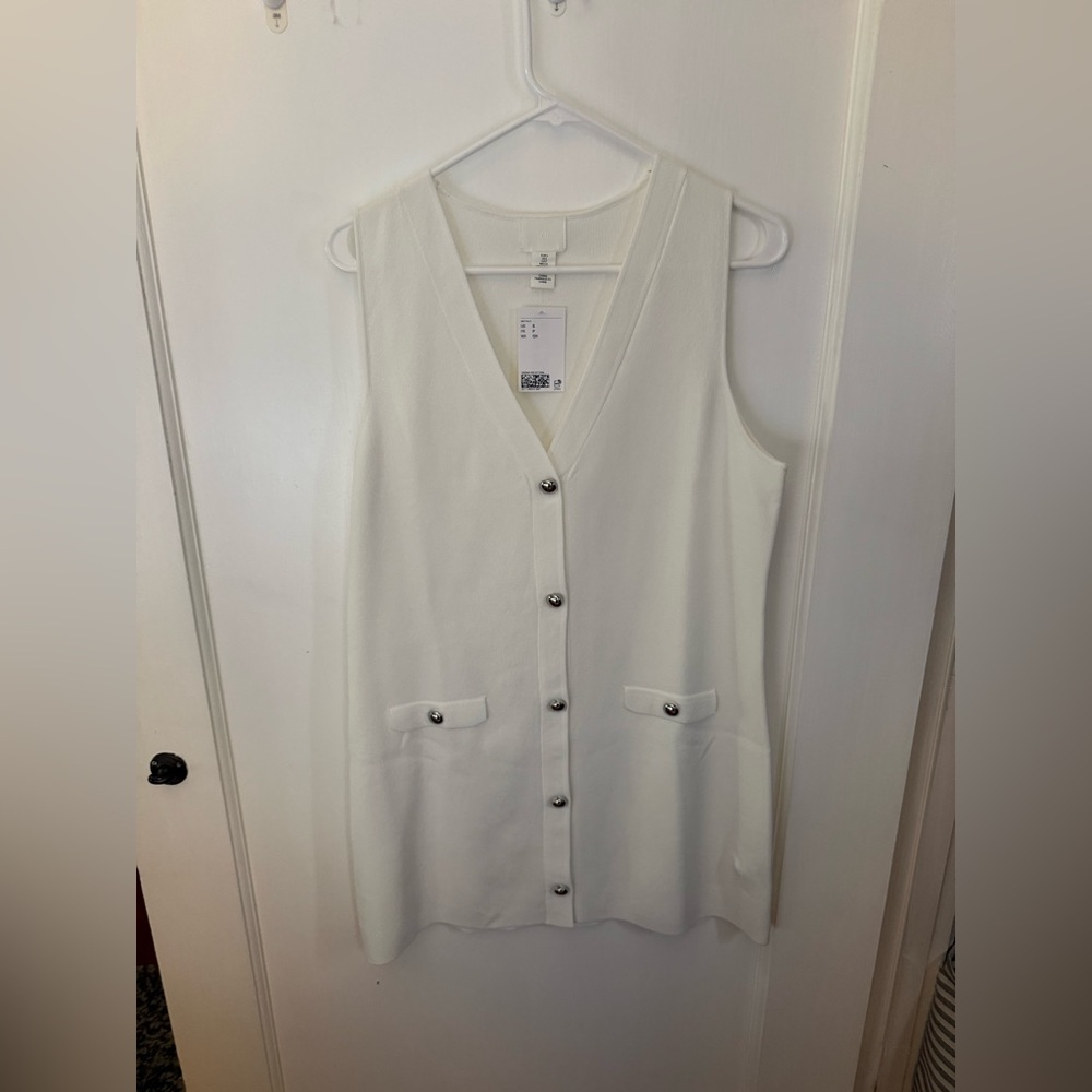 White sleeveless dress
